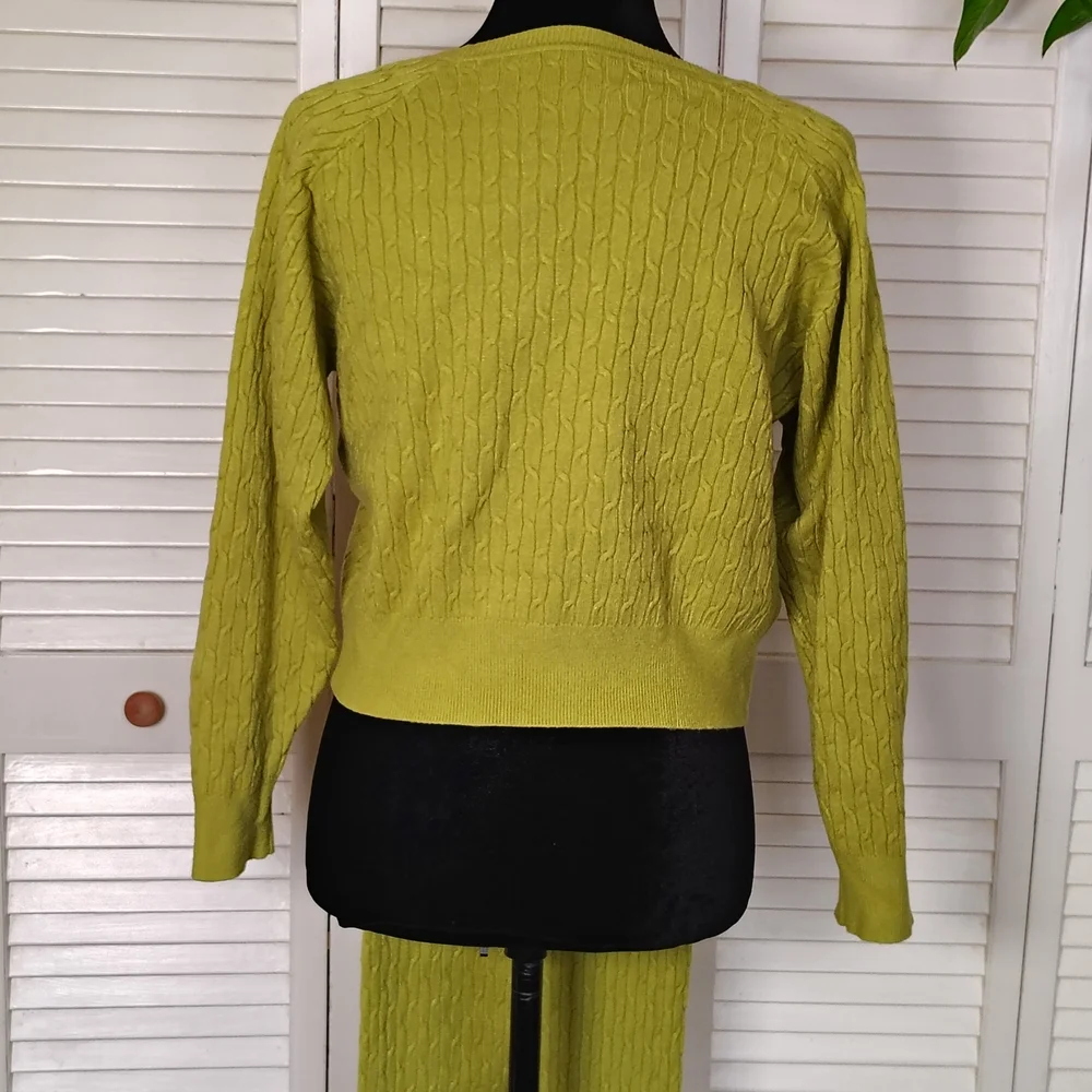 Daisy Green Cable Knit Sweater & Leggings Set Size L – Like New